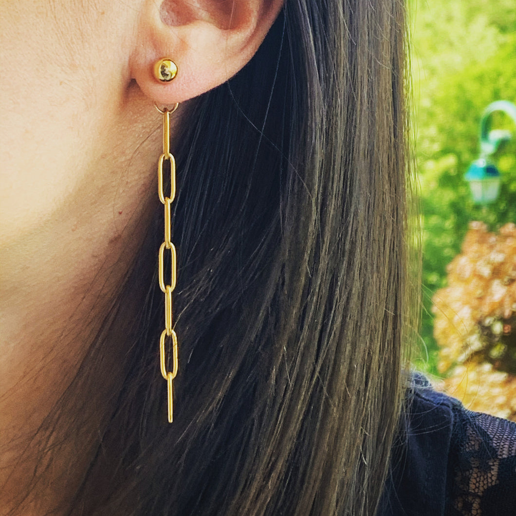 Longues boucles d'oreilles dorées