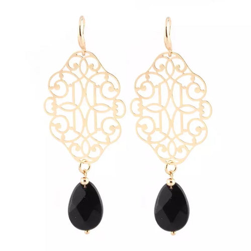 Boucles d'oreilles dorées et pierres noires